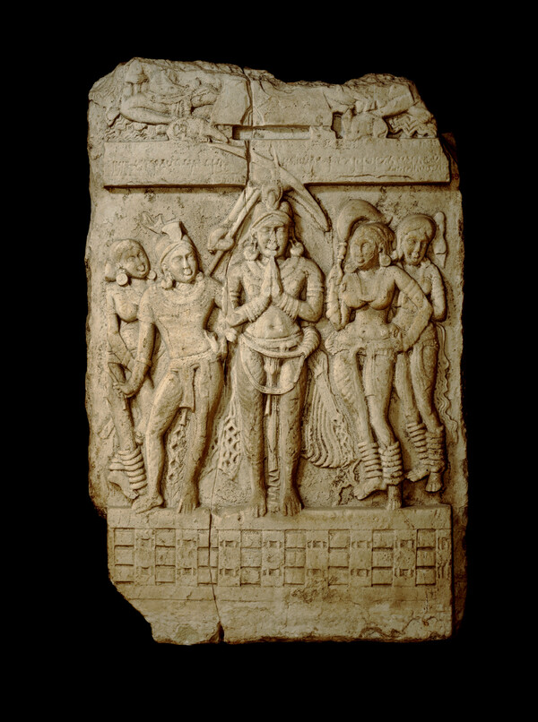 사타바하나의 왕과 그의 시종들](1세기 후반, 아마라바티, 영국박물관)